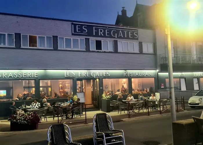 Les Fregates
